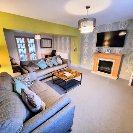 Kingsfield House By Cliftonvalley *