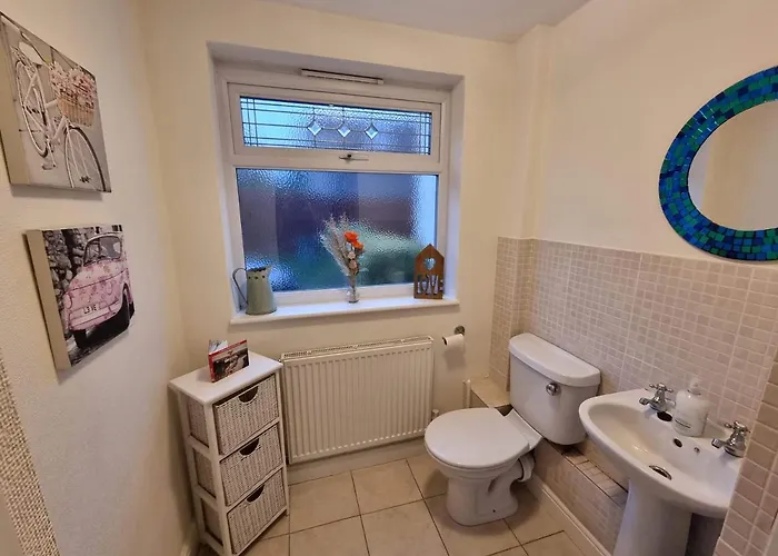 Kingsfield House By Cliftonvalley Nyaraló