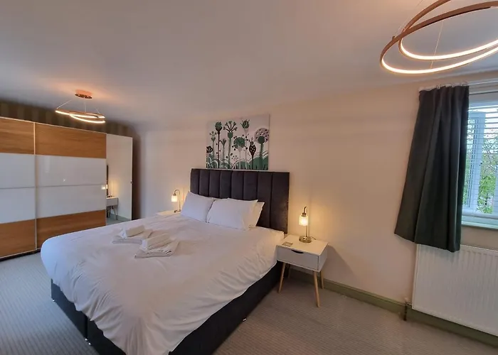 Kingsfield House By Cliftonvalley Nyaraló *