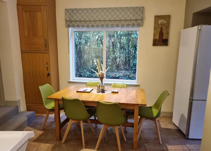 Kingsfield House By Cliftonvalley Holiday home