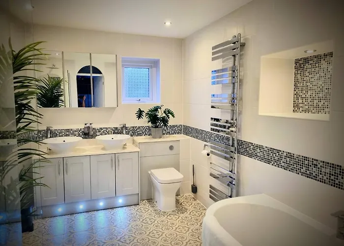 Kingsfield House By Cliftonvalley *