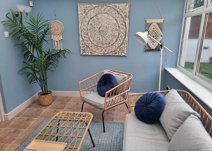 Kingsfield House By Cliftonvalley Nyaraló *