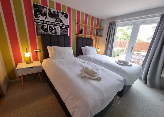 Holiday home Kingsfield House By Cliftonvalley Bristol