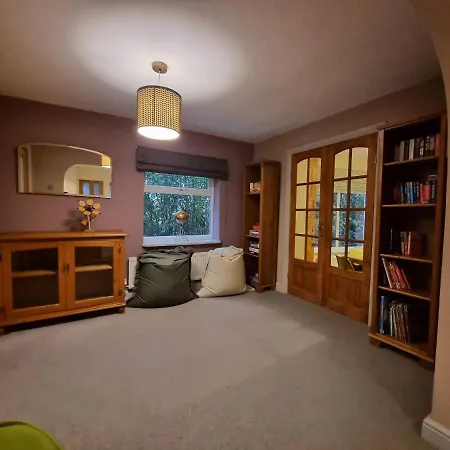 Kingsfield House By Cliftonvalley