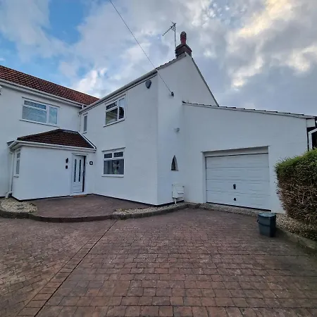 Kingsfield House By Cliftonvalley *