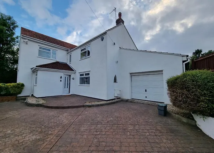 Kingsfield House By Cliftonvalley *