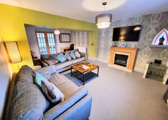 Kingsfield House By Cliftonvalley *